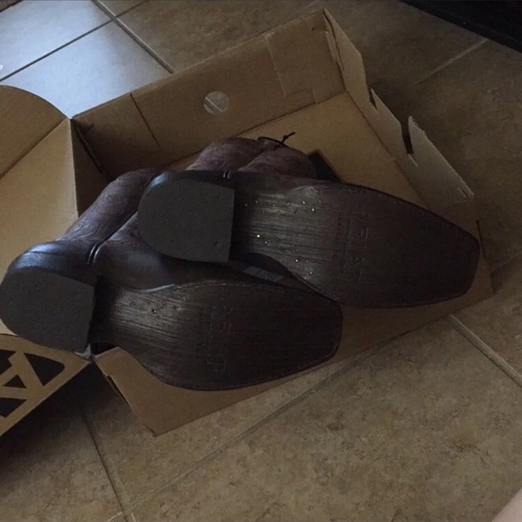 Ariat new with tags 6.5 - Picture 2 of 3